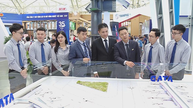 Khai mạc Triển lãm Thành tựu đất nước: 80 năm hành trình Độc lập - tự do - hạnh phúc- Ảnh 3. Khai mạc Triển lãm Thành tựu đất nước: 80 năm hành trình Độc lập - tự do - hạnh phúc- Ảnh 3.
