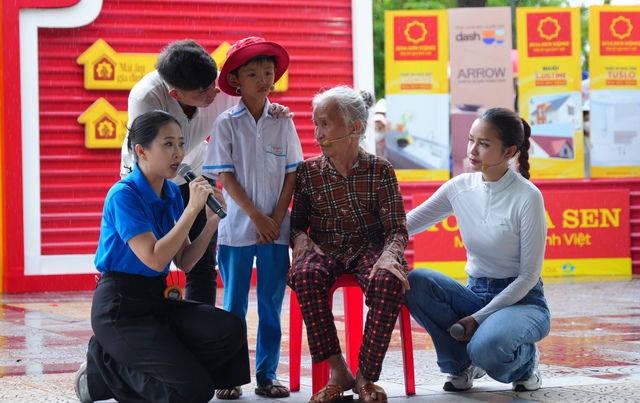 "Mái ấm gia đình Việt" tập 34 trao gần 700 triệu đồng cho ba gia đình khó khăn - Ảnh 2.