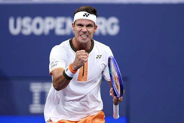 Giải quần vợt Mỹ Mở Rộng: Tsitsipas bị loại, Coco Gauff thắng nhọc nhằn - Ảnh 1.