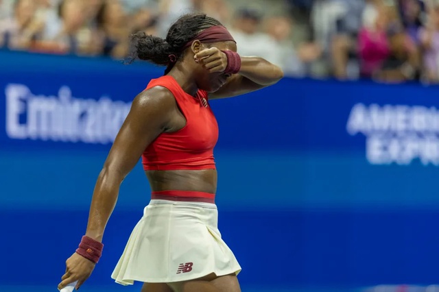 Giải quần vợt Mỹ Mở Rộng: Tsitsipas bị loại, Coco Gauff thắng nhọc nhằn - Ảnh 2.