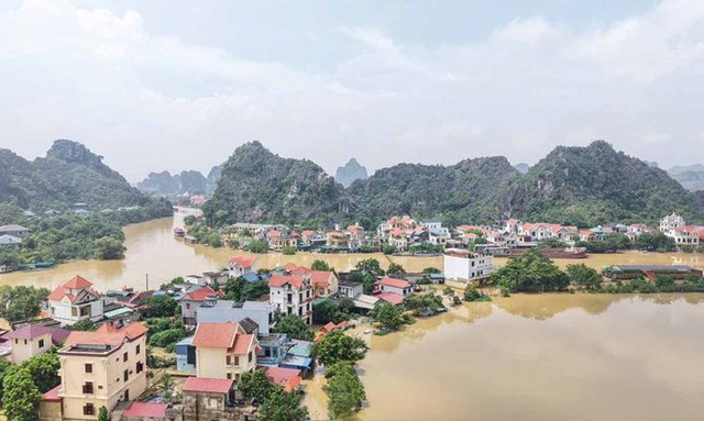 Ninh Bình: 3.000 người dân bị cô lập do nước lũ dâng cao - Ảnh 1.