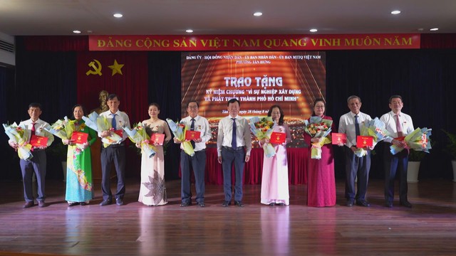 Phường Tân Hưng tuyên dương gương điển hình tiên tiến giai đoạn 2020–2025 - Ảnh 4.