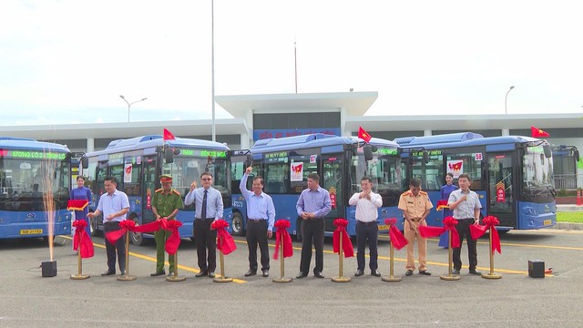 Khai trương bến xe buýt Hóc Môn – Điểm đậu mới khu Tây Bắc TP.HCM - Ảnh 3.