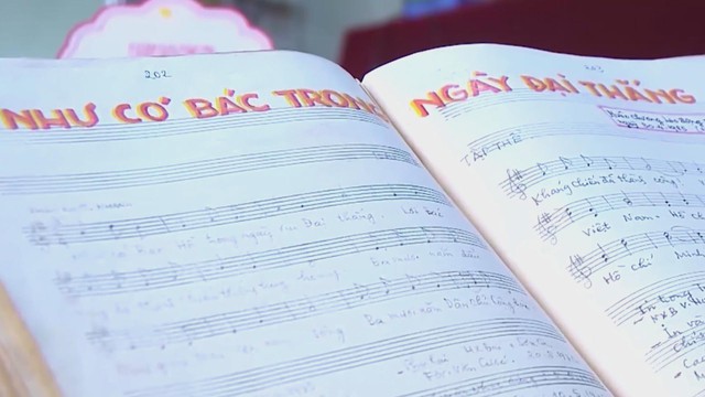 Nhạc sĩ Phạm Tuyên trao tặng bài hát “Như có Bác trong ngày đại thắng”- Ảnh 3.