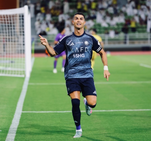 Ronaldo lập công giúp Al-Nassr thắng tưng bừng ngày khai màn Saudi Pro League - Ảnh 1.