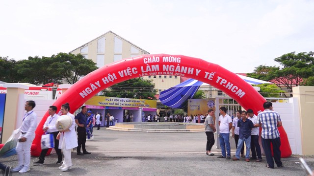 Cơ hội cho các bác sĩ trẻ gắn bó với y tế cơ sở- Ảnh 1.