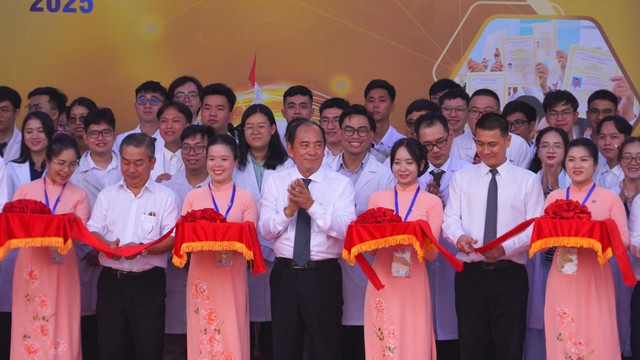 Cơ hội cho các bác sĩ trẻ gắn bó với y tế cơ sở- Ảnh 4.