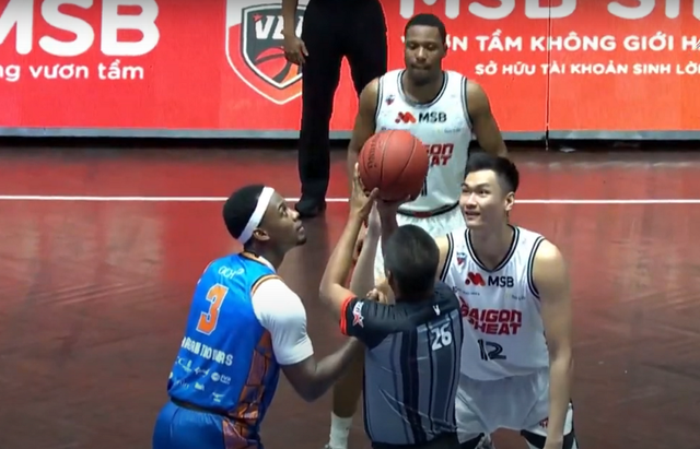 VBA 10: Ha Noi Buffaloes giữ vững mạch toàn thắng  - Ảnh 1.