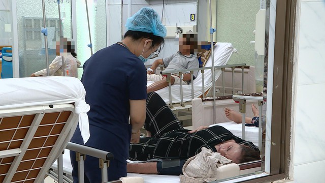 TP.HCM và "Hạn bà chằn": Nắng nóng gay gắt, nguy cơ sốc nhiệt gia tăng - Ảnh 2.