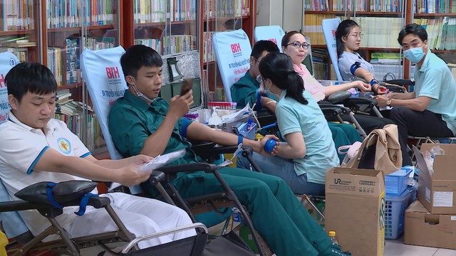 Lan tỏa nghĩa cử cao đẹp từ Chương trình hiến máu tình nguyện “Chia sẻ giọt máu hồng” - Ảnh 3.