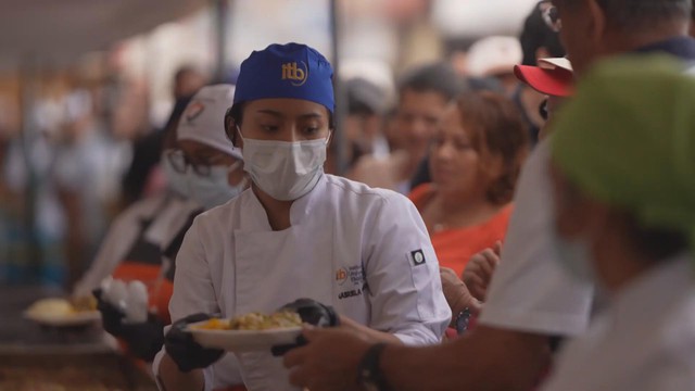 Ecuador: Kỷ lục Guiness về món salad cua lớn nhất thế giới - Ảnh 2.