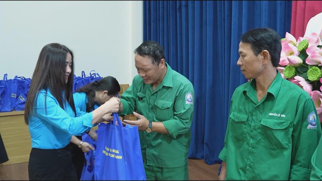 TP.HCM: Chăm lo thiết thực cho đoàn viên, người lao động nhân dịp Đại hội Đảng các cấp và kỷ niệm 96 năm Công đoàn Việt Nam - Ảnh 1.