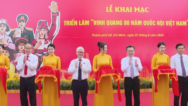 Khai mạc Triển lãm ảnh “Vinh quang 80 năm Quốc hội Việt Nam” tại TP.HCM - Ảnh 1.