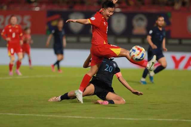 Bảng xếp hạng AFF Cup 2025: Đội tuyển nữ Việt Nam tốp 2, hẹn 'kình địch' Thái Lan - Ảnh 1.