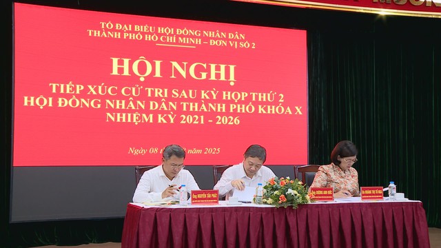 Tổ đại biểu HĐND TP.HCM đơn vị số 2 tiếp xúc cử tri  - Ảnh 1.