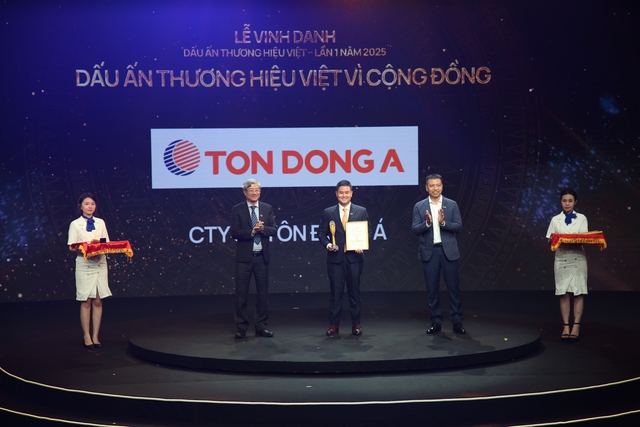 Lễ Vinh danh Dấu ấn Thương hiệu Việt vì cộng đồng - Ảnh 2.