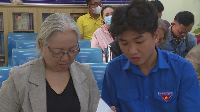 Lan tỏa phong trào bình dân học vụ số từ cơ sở: Nhiều mô hình thiết thực và gần gũi - Ảnh 1.
