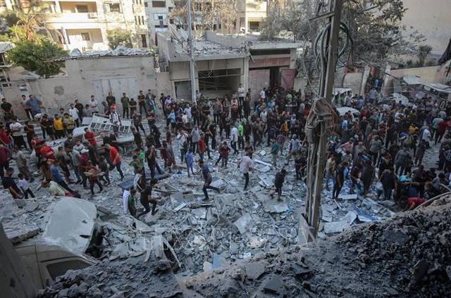 Israel leo thang tấn công Gaza City, phát ngôn viên Hamas thiệt mạng - Ảnh 1.