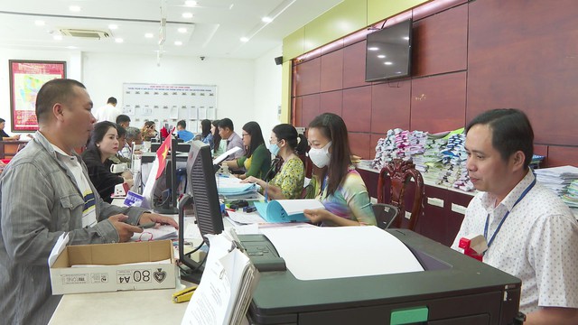 Đoàn Đại biểu Quốc hội TP.HCM khảo sát công tác chuyển đổi số tại xã Bình Chánh và Tân Nhựt - Ảnh 4.