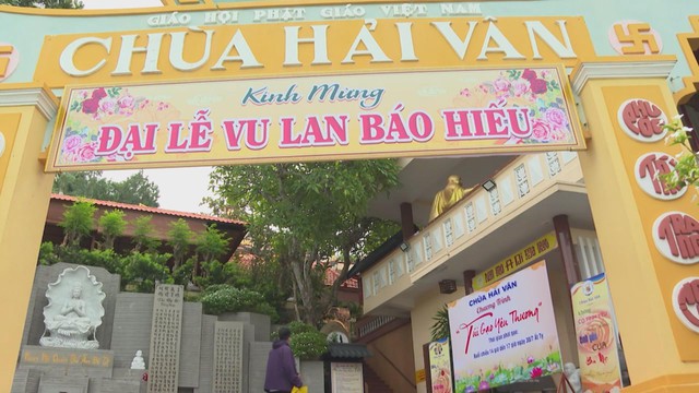 Rằm tháng 7: Khi nét đẹp tín ngưỡng bị vẩn đục- Ảnh 1.
