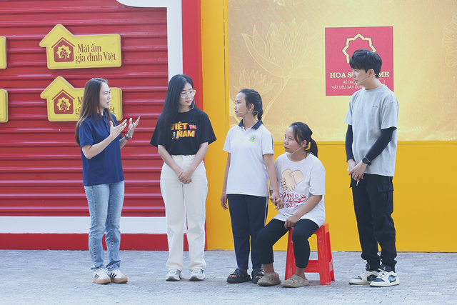 Quỳnh Chi trầm cảm vì mất cha, mẹ làm xa, anh trai khiếm khuyết - Mái ấm gia đình Việt - Ảnh 11.