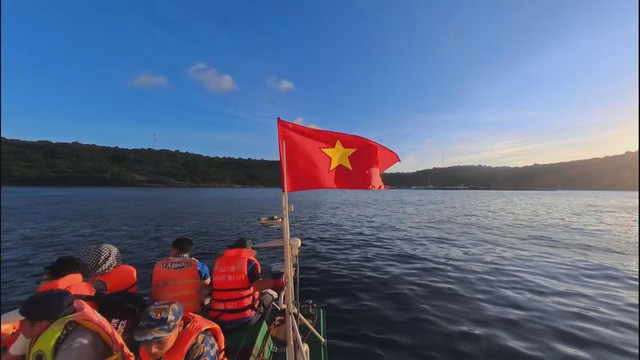 Đoàn đại biểu TP.HCM thăm các đảo thuộc vùng biển Tây Nam- Ảnh 1.