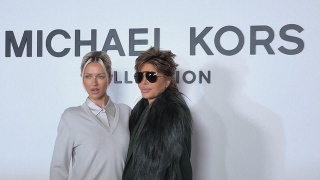 Michael Kors trình làng bộ sưu tập xuân hè 2026 tại Tuần lễ Thời trang New York- Ảnh 2. Michael Kors trình làng bộ sưu tập xuân hè 2026 tại Tuần lễ Thời trang New York- Ảnh 2.