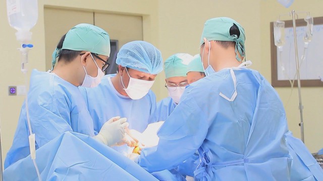 Thay khớp gối thành công cho bệnh nhân bị thoái hóa suốt 10 năm- Ảnh 3.