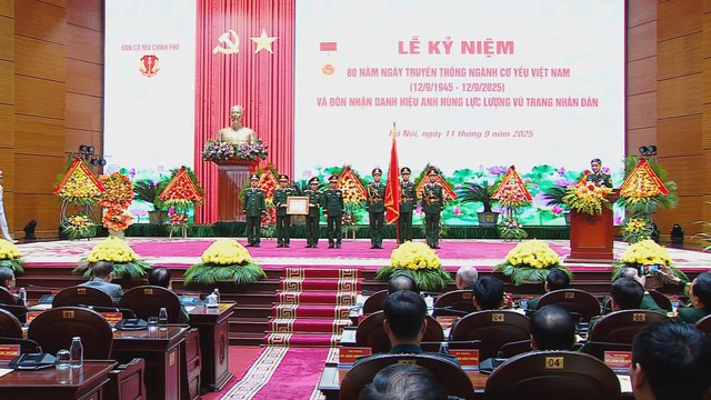 Ban Cơ yếu Chính phủ đón nhận danh hiệu “Anh hùng Lực lượng vũ trang nhân dân” - Ảnh 1.