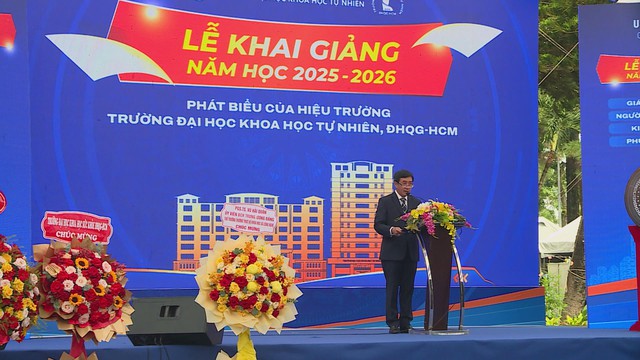 TP.HCM: Trường Đại học Khoa học Tự nhiên trao 22 tỷ đồng học bổng cho tân sinh viên - Ảnh 1.