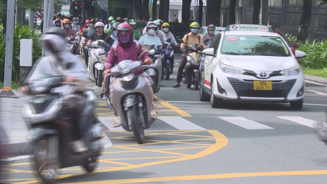 Vạch mắt võng phát huy hiệu quả tại nhiều giao lộ ở TP.HCM - Ảnh 1.