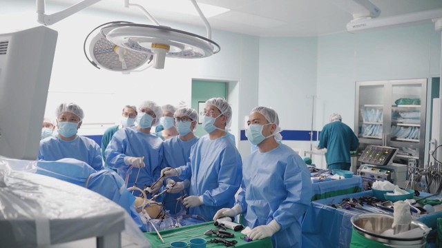 Con gái hiến gan cứu sống bố - Ảnh 3.