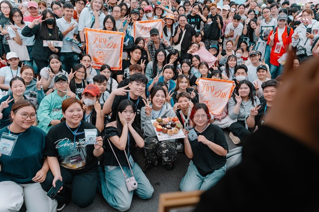 Loạt food truck “xịn sò” tiếp sức cho Em Xinh “Say Hi” Concert - Đêm 1- Ảnh 1. Loạt food truck “xịn sò” tiếp sức cho Em Xinh “Say Hi” Concert - Đêm 1- Ảnh 1.