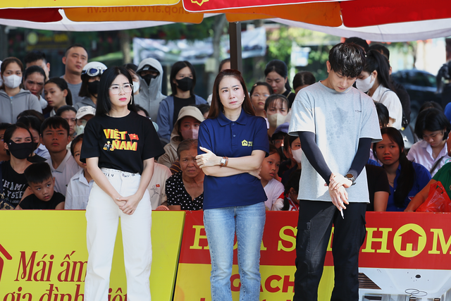 B Trần và Hà Myo góp sức mang về hơn 100 triệu cho các em nhỏ - Mái ấm gia đình Việt- Ảnh 2. B Trần và Hà Myo góp sức mang về hơn 100 triệu cho các em nhỏ - Mái ấm gia đình Việt- Ảnh 2.