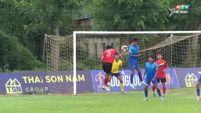 Sôi động ngày khai màn VCK U17 Quốc gia 2025 - Ảnh 1.