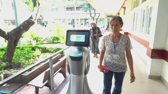Robot thông minh - người bạn đồng hành mới của bệnh nhân - Ảnh 3.