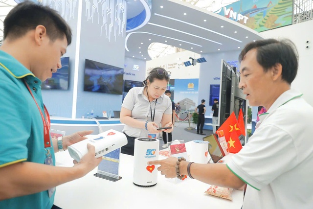 VNPT được trao giải thưởng "Không gian trưng bày tiêu biểu" tại Triển lãm Triển lãm thành tựu đất nước - Ảnh 2.