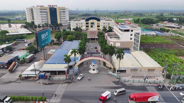 Bệnh viện Đa khoa Xuyên Á TP.HCM cứu sống cụ ông 76 tuổi bằng kỹ thuật EVAR - Ảnh 1.