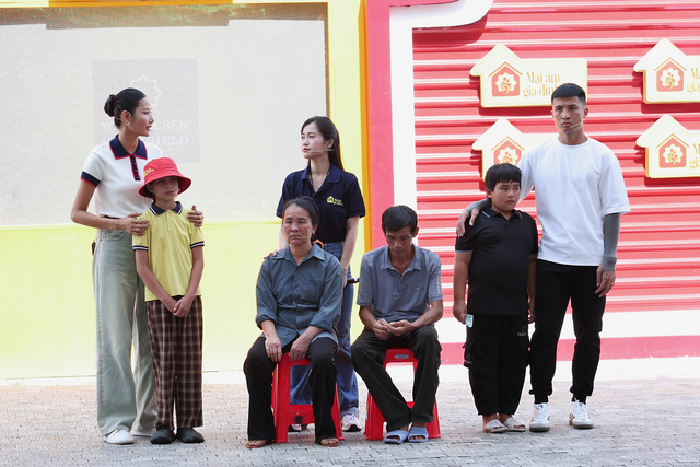 Gia đình em Lê Na sống nhờ rau rừng, gạo trợ cấp - Mái ấm gia đình Việt - Ảnh 9.