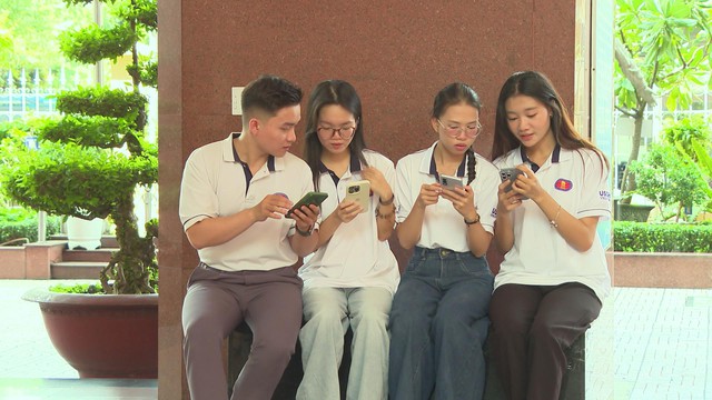 TP.HCM dự kiến thực hiện "giờ ra chơi không điện thoại" từ tháng 1/2026 - Ảnh 2.