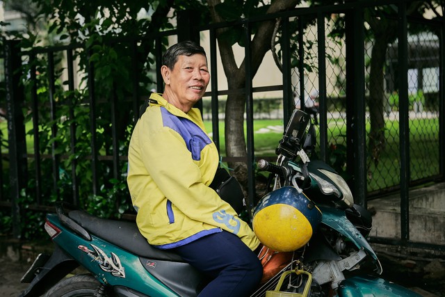Giữa ngày Tết Độc lập, vẫn có những nhịp sống lặng lẽ mưu sinh - Ảnh 1.