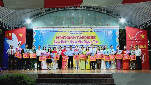 TP.HCM: Khai mạc Liên hoan văn nghệ “Tam Bình – Khúc ca ngày mới”- Ảnh 5. TP.HCM: Khai mạc Liên hoan văn nghệ “Tam Bình – Khúc ca ngày mới”- Ảnh 5.