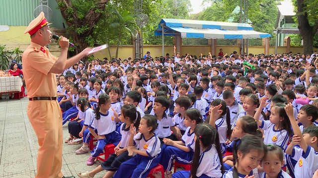 Lan tỏa văn hóa giao thông, văn hóa đọc trong học đường tại TP.HCM - Ảnh 2.