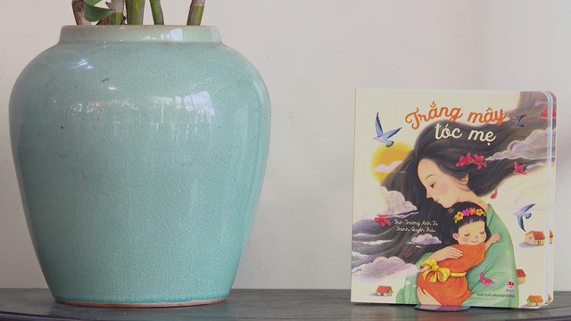 SHCT: "Trắng mây tóc mẹ" - Tập thơ về tình mẹ và Tổ quốc - Ảnh 2.