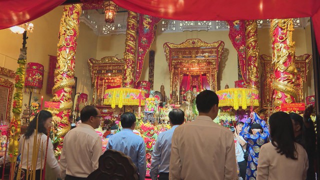 Chủ tịch UBND TP.HCM Nguyễn Văn Được dâng hương tưởng nhớ Đức Thượng công Tả quân Lê Văn Duyệt - Ảnh 4.