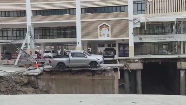 Thái Lan: Hố tử thần sâu 50 mét ở thủ đô Bangkok - Ảnh 4.