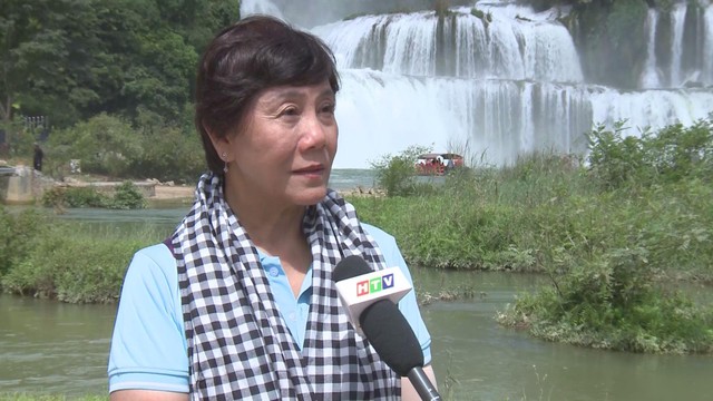 Đoàn trí thức TP.HCM tặng quà gia đình chính sách, học sinh khó khăn tỉnh Cao Bằng - Ảnh 8.