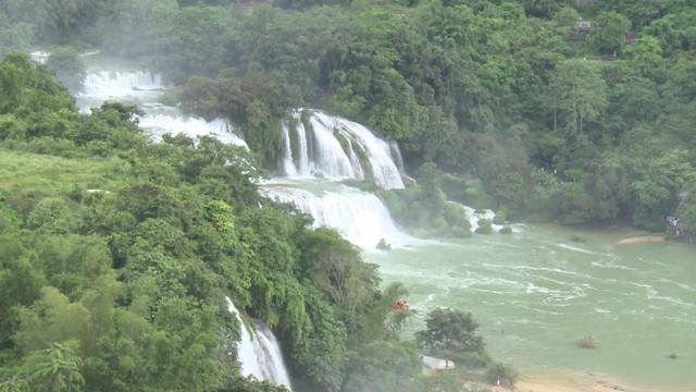 Đoàn trí thức TP.HCM tặng quà gia đình chính sách, học sinh khó khăn tỉnh Cao Bằng - Ảnh 7.