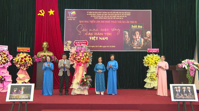 Khai mạc triển lãm ảnh nghệ thuật Hải Âu tuổi 35 - Ảnh 1.