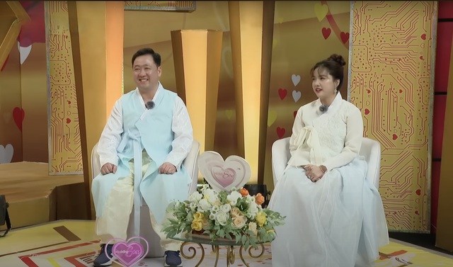 Chàng Hàn từng quen 100 cô gái nay trở thành "chồng sợ vợ"- Ảnh 3. Chàng Hàn từng quen 100 cô gái nay trở thành "chồng sợ vợ"- Ảnh 3.